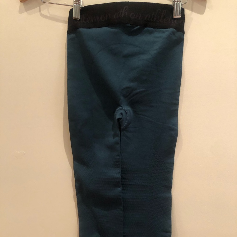 Lululemon NWT sz M Rare - Picture 5 of 6